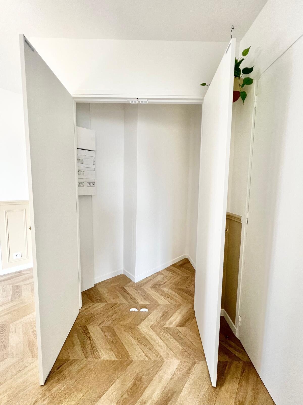 Couloir terminé avec parquet à bâtons rompus