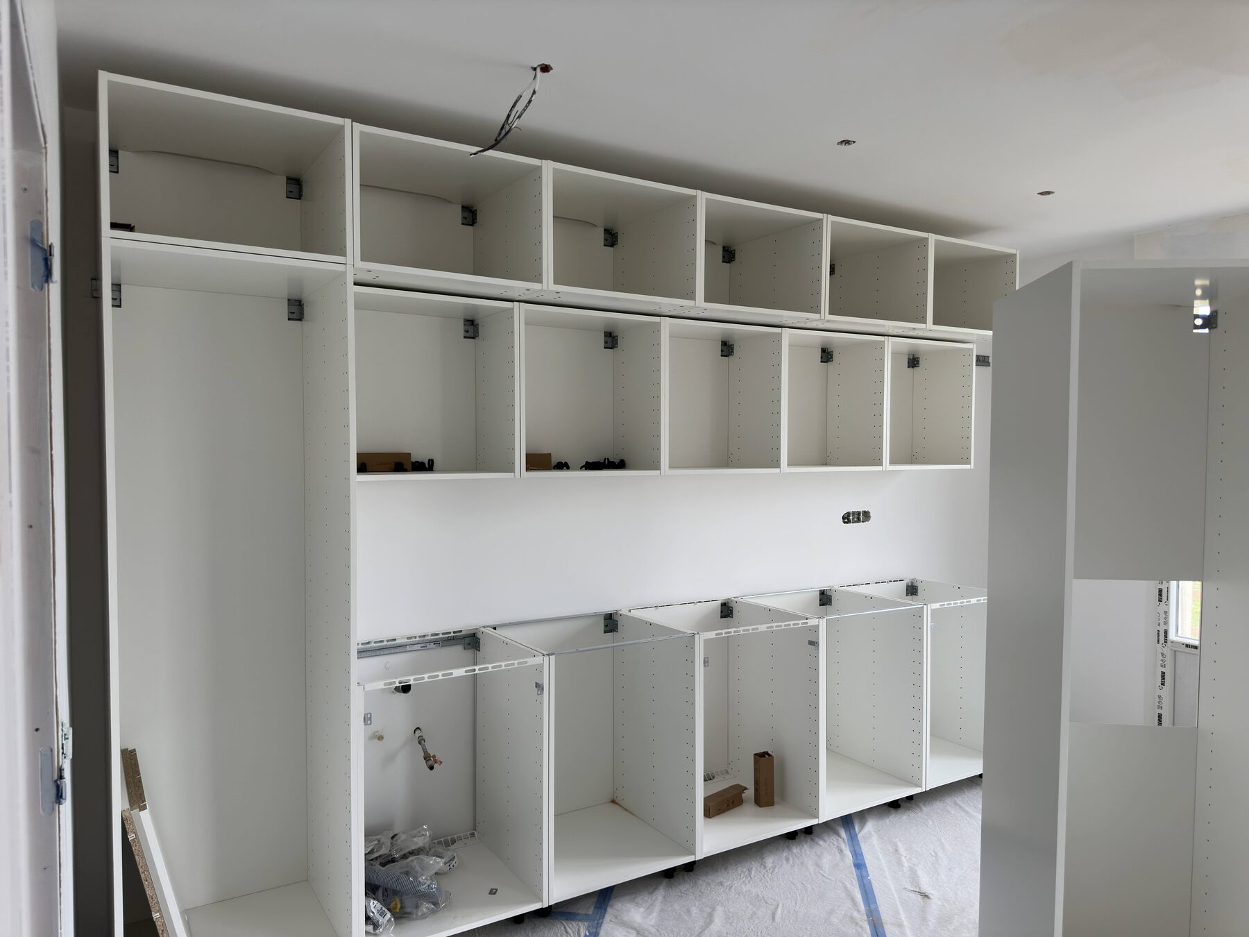 Rangements intégrés réalisés sur mesure pendant le chantier