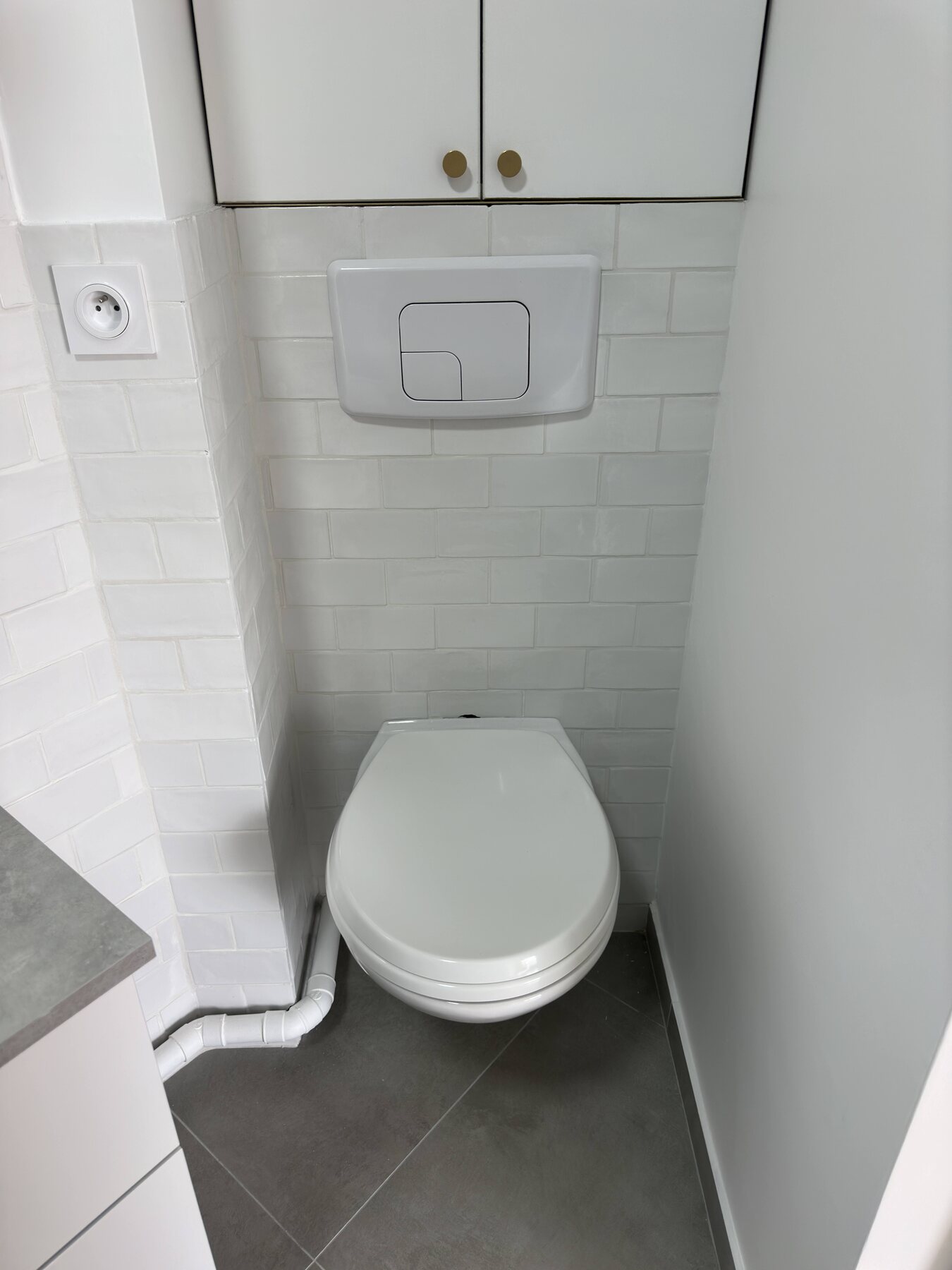 WC suspendu terminé avec rangements