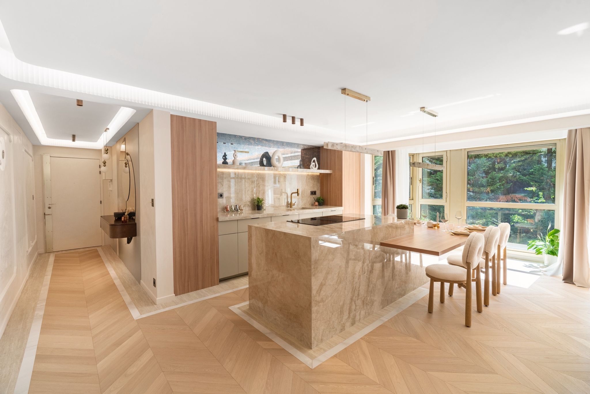 Vue d’ensemble de la cuisine terminée et du coin repas à Paris